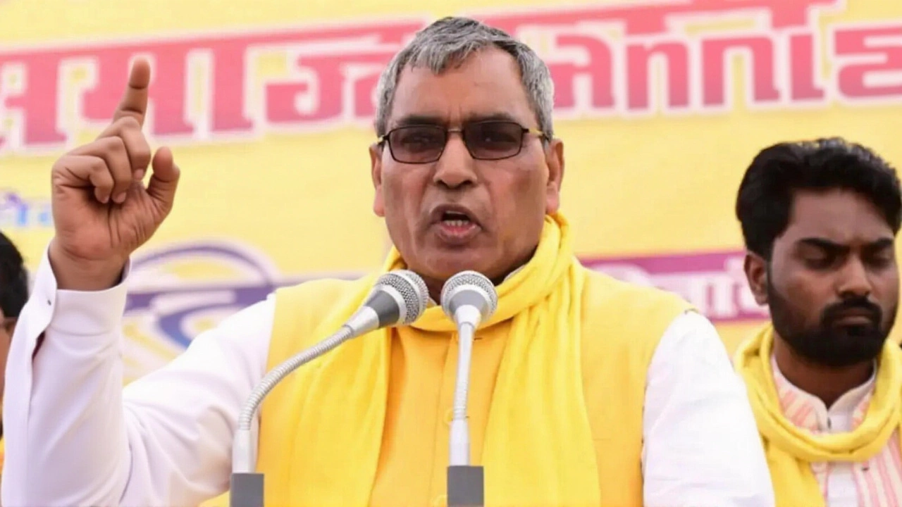 पंचायत चुनाव में देरी: राजभर ने अखिलेश पर लगाया आरोप